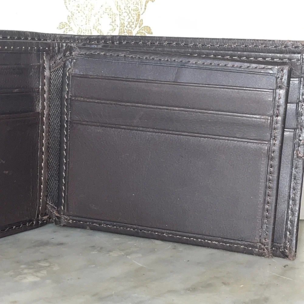 Dickies Men's Brown Genuine Leather Bifold Wallet